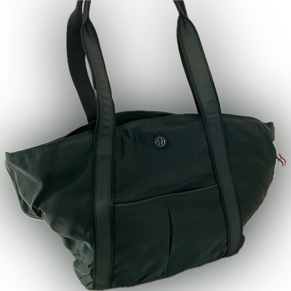 Lululemon Live Free Tote Teal Shadow  used a few times - Picture 8 of 14